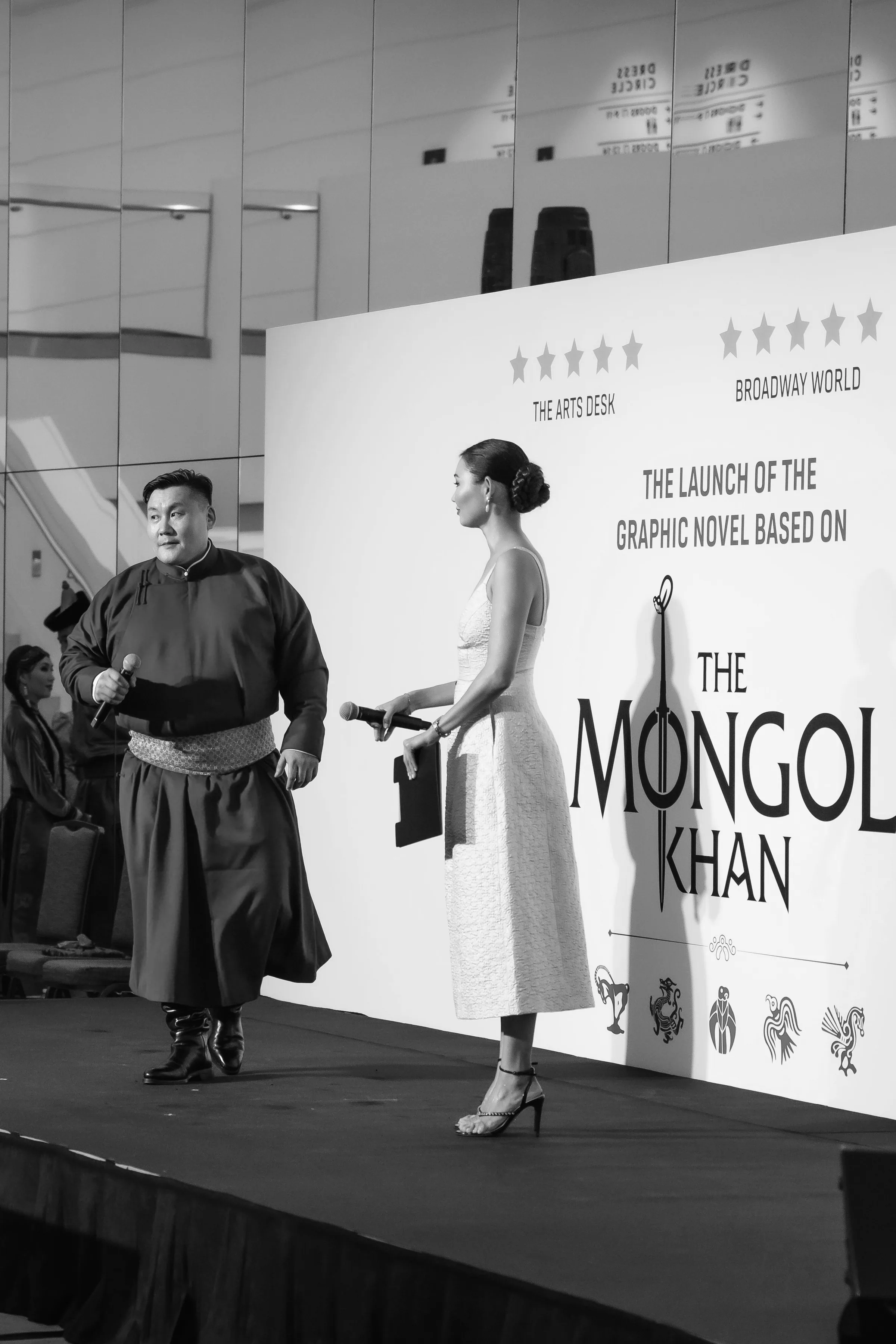 «The Mongol Khan»-д тулгуурласан график романы нээлтэд.